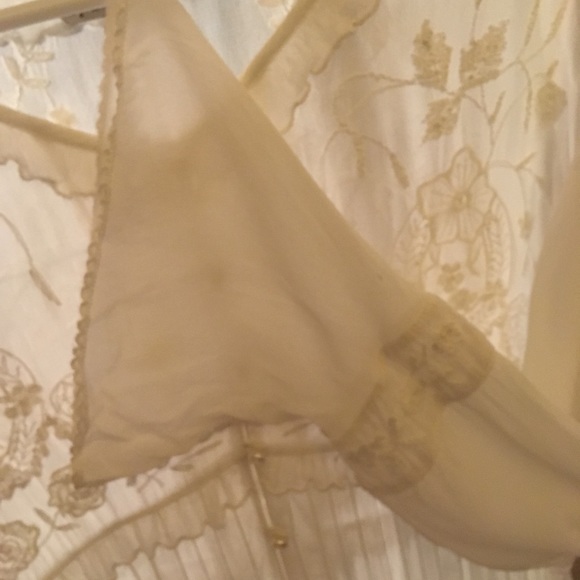 Elegant Chiffon Ivory Blouse w Pearl Buttons Sweet - Picture 6 of 8